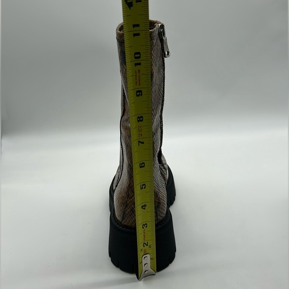 Free People Madison Snake Embossed Platform Ankle Boots Women’s 6 (EU 36.5) NWB - Picture 8 of 12